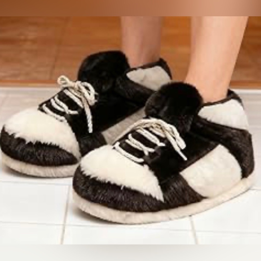 Cozy Black & White Faux Fur Women’s Slippers